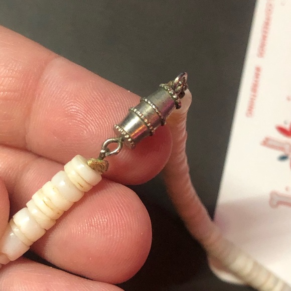 Hawaiian Shell Necklace - Picture 4 of 7